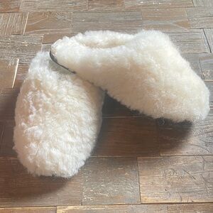 Shearling Ivory Slippers🖤